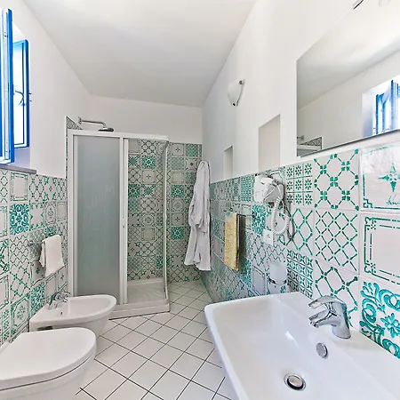 Punta Sallustro 4*