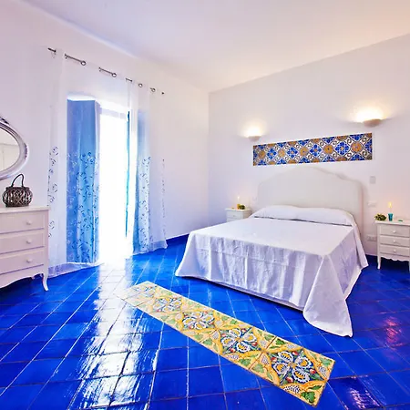 Bed & Breakfast Punta Sallustro 3*