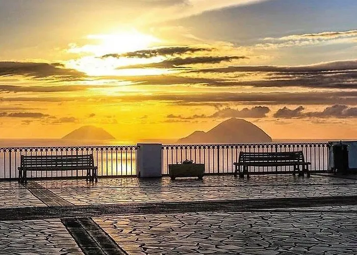 Punta Sallustro 4* Città di Lipari