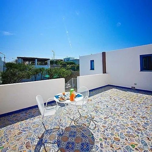 Punta Sallustro 4* 利帕里