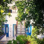 Bed & Breakfast Punta Sallustro 4*