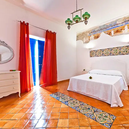 Alojamento de Acomodação e Pequeno-almoço Punta Sallustro 4*