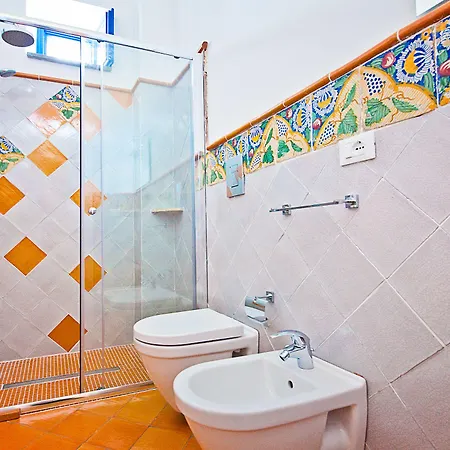 فندق مبيت وإفطار Punta Sallustro ليباري