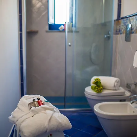 Punta Sallustro ليباري