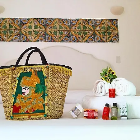 Punta Sallustro فندق مبيت وإفطار ليباري